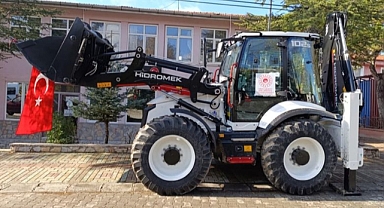 Hocalar Belediyesi’ne Çevre Bakanlığı’ndan Kepçe Hibesi