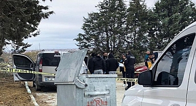 Mezarlıkta İki Kuzen Ölü Bulundu: Cinayet ve İntihar Şüphesi