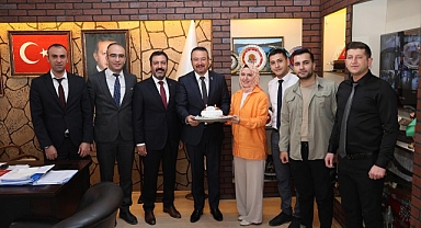 Sandıklı Belediye Başkanı Adnan Öztaş’a Sürpriz Doğum Günü Kutlaması