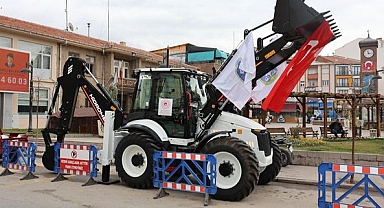 Sandıklı Belediyesi’ne Yeni Hizmet Aracı Hibe Edildi