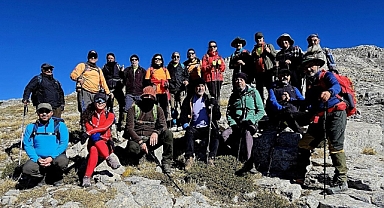 Sultandağları Gelincikana Zirve Tırmanışı, Cumhuriyet Bayramı’na Özel Başarıyla Gerçekleşti