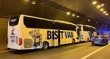  Zincirleme Kaza: 2 Yolcu Otobüsü ile TIR Çarpıştı, 14 Yaralı