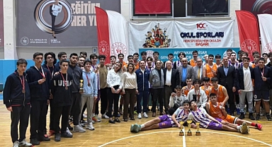 Afyonkarahisar’da Genç Erkekler Basketbol Heyecanı: Bahçeşehir Koleji Şampiyon Oldu