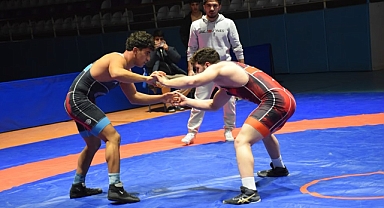 Afyonkarahisar’da Güreş İl Seçmeleri Büyük Heyecana Sahne Oldu