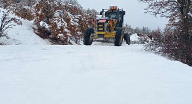 Afyonkarahisar'da Karla Mücadele Seferberliği: İl Özel İdaresi Ekipleri Görev Başında