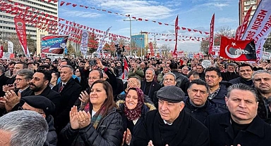 Burcu Küksal ve Özgür Özel, Asgari Ücret Mitinginde Yoksulluğa Tepki Gösterdi