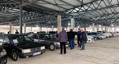Dinar’da Oto Pazarı Geleneği Başladı: İlgi Her Geçen Gün Artıyor