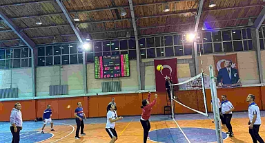 Emirdağ’da Gurbetçi Kupası Voleybol Turnuvası Başladı