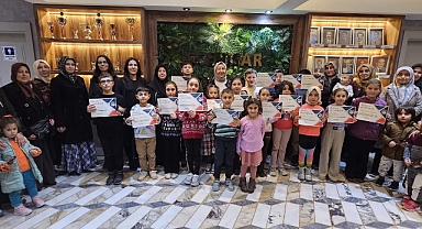 İscehisar’da Yüzme Kursunu Tamamlayan Öğrencilere Katılım Belgeleri Verildi