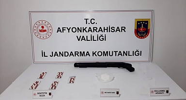 Jandarma Takipte: Uyuşturucu ve Silahla Yakalandılar