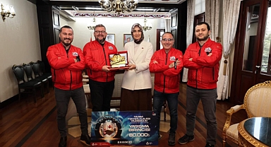 TEKNOFEST 2024 Türkiye Birincisi ROBİLSA Takımı, Vali Yiğitbaşı’yla Buluştu