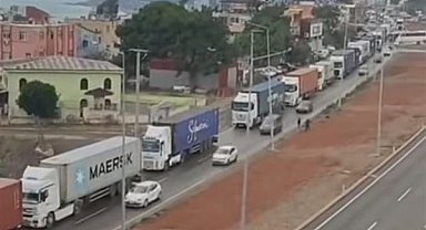 Vatandaşlar, TIR yoğunluğundan dolayı sıkıntı çekiyor