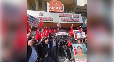 Afyonkarahisar'da MHP İl Başkanlığına Siyah Çelenk