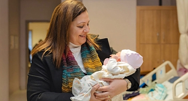 Afyonkarahisar’ın 2025 Yılı, Başkan Burcu Köksal’ın Bebek Ziyaretiyle Başladı