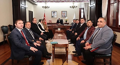 Afyonkarahisar Valisi Muhtarlar Derneği’ni Makamında Ağırladı