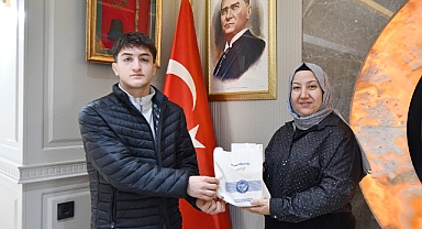 İscehisar’ın Gururu: Hafız Hacı Ahmet Özçelik İl Birincisi Oldu