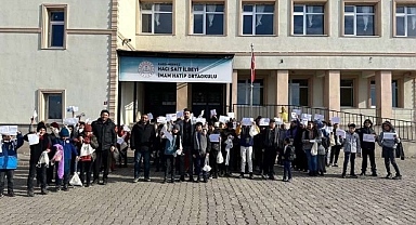 İzmir Menemen’den Karslı Çocuklara Anlamlı Karne Hediyesi