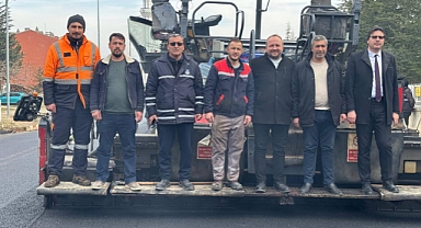 Sultandağı’nda Akşehir Caddesi Sıcak Asfaltla Yenilendi