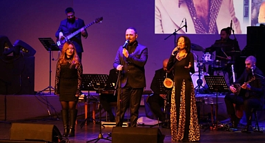 Afyonkarahisar’da Ferdi Tayfur Konseri: Kent Orkestrası ve Solistlerden Muhteşem Performans