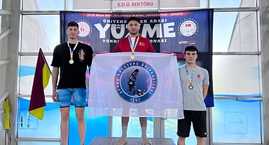 Afyon Kocatepe Üniversitesi Öğrencisi Türkiye Yüzme Şampiyonu Oldu