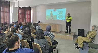 Afyonkarahisar Emniyeti’nden Lise Öğrencilerine Güvenlik ve Polislik Tanıtımı Eğitimi