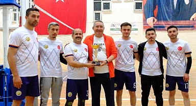 Dinar’da Voleybol Coşkusu: Finalde Kupa Sahiplerini Buldu