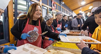 Burcu Köksal Vatandaşlarla Aynı Sofrada: Ramazan’da Kardeşlik Vurgusu