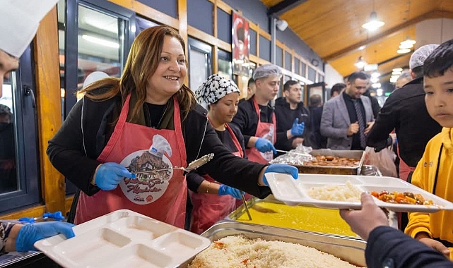 Burcu Köksal Vatandaşlarla Aynı Sofrada: Ramazan’da Kardeşlik Vurgusu