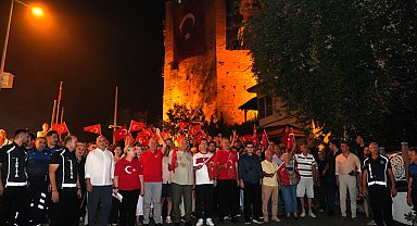 Alanya’da 30 Ağustos Zafer Bayramı fener alayı ve Gülşen konseriyle kutlandı