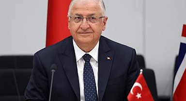 Bakan Güler ve TSK komuta kademesi anıt mezarlığı ziyaret etti
