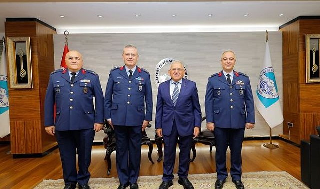 Başkan Büyükkılıç, Kayseri’nin yeni komutanlarını ağırladı