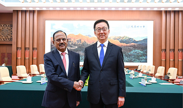 Çin Cumhurbaşkanı Yardımcısı Han Zheng, Ajit Doval ile görüştü