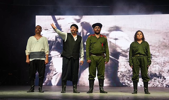Çukurova’da 30 Ağustos Zafer Bayramı tiyatro gösterisiyle kutlandı