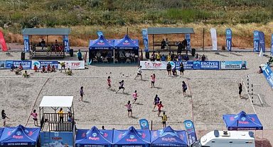 Erciyes’te 2 bin 200 metrede plaj hentbolu