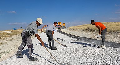 Eskişehir Büyükşehir Belediyesi ekipleri Günyüzü’nde yol çalışmalarını sürdürüyor