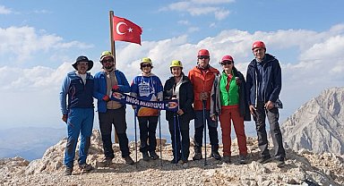 İnegöl Belediye Spor Kulübü sporcularından Aladağlar zirvelerine tırmanış