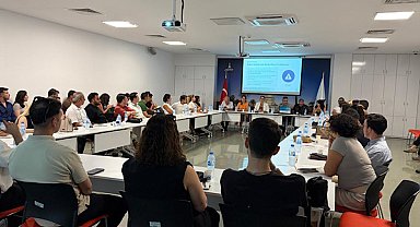 İzmir’de konut tipi çatı GES başvuruları için ortak yol haritası oluşturuldu