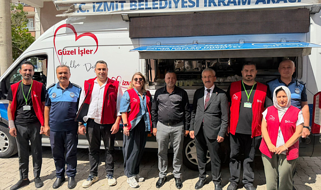 İzmit Belediyesi’nden Çayırköy Camii’nde Cuma ikramı