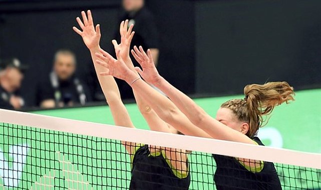 Kadın Voleybol Millî Takımı yarı finale lider yükseldi