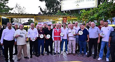 Kepez’de “Temizlik Kirletmemektir” kampanyası mahallelerde yayılıyor