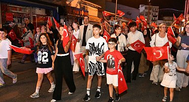 Keşan’da 30 Ağustos Zafer Bayramı fener alayı ve konserle kutlandı