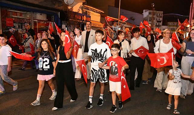 Keşan’da 30 Ağustos Zafer Bayramı fener alayı ve konserle kutlandı