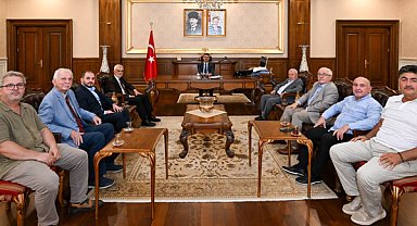 Kocaeli Eğitim Gönüllüleri Derneği Başkanı Utaş ve yönetimi, Vali Aktaş'ı ziyaret etti