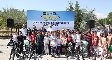 Konya'da 40 gün sabah namazına gelen çocuklara bisikletleri hediye edildi