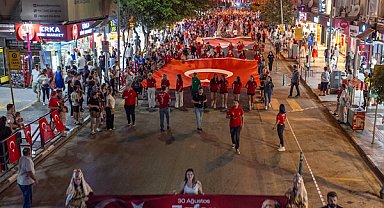 Manisa’da 30 Ağustos Zafer Bayramı yürüyüş ve Hadise konseriyle kutlandı