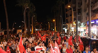 Marmaris’te 30 Ağustos Zafer Bayramı sessiz fener alayıyla kutlandı