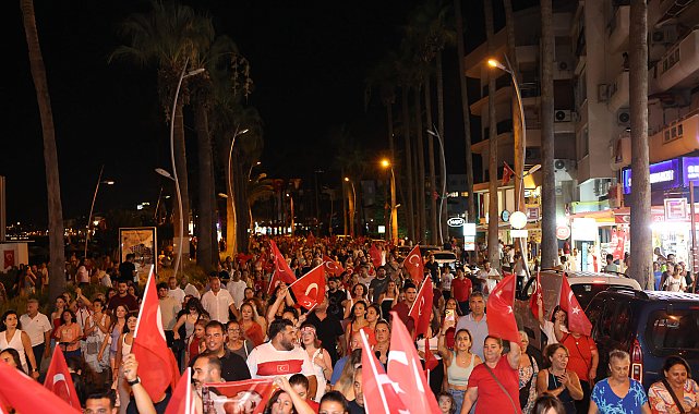 Marmaris’te 30 Ağustos Zafer Bayramı sessiz fener alayıyla kutlandı