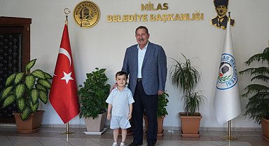 Minik Göktuğ’dan Başkan Fevzi Topuz’a teşekkür ziyareti