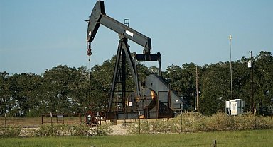 Petrol fiyatları yükseldi, doğal gaz geriledi