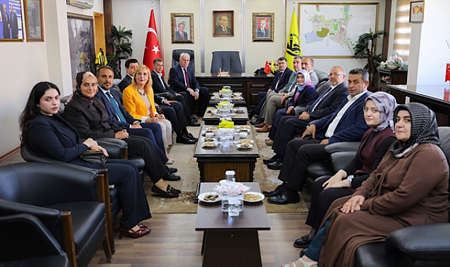 TİHEK Başkanı Vasip Şahin, Bayburt Belediye Başkanı Mete Memiş’i ziyaret etti